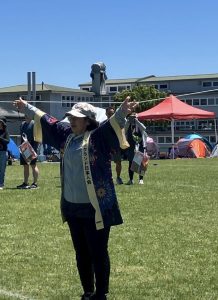 補習学校の運動会でパン食い競争を開催